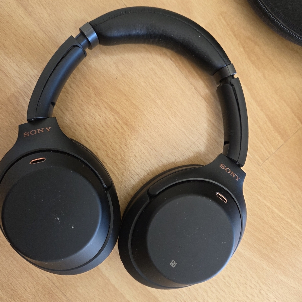 Sony WH-1000XM3 Active Noise Cancelling Wireless Over-Ear Headphones in Black